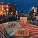 concert la jarrie 2024 FMA : table et scène extérieure place de la mairie