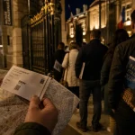Nuit des musées 2026 paris : file de visiteurs devant un musée